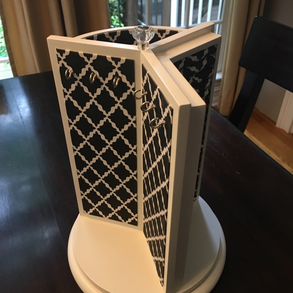 Pottery Barn Teen Chloe Rotating Jewelry Organizer